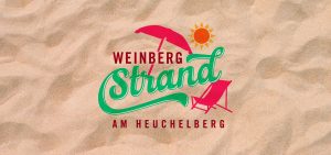 Man sieht das Logo des Weinbergstrand am Heuchelberg: Einen Liegestuhl mit Sonnenschirm, darüber scheint die Sonne.
