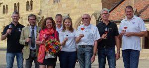 Vertreter von mehreren der teilnehmenden Weingüter im Kloster Maulbronn