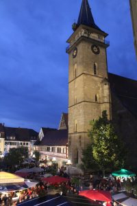 Die Stiftskirche bei Nacht am Hohenloher Weindorf