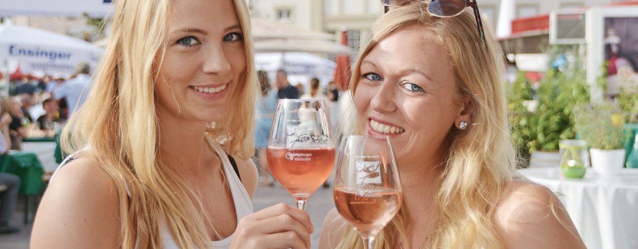 Gäste bei der Ludwigsburger Weinlaube