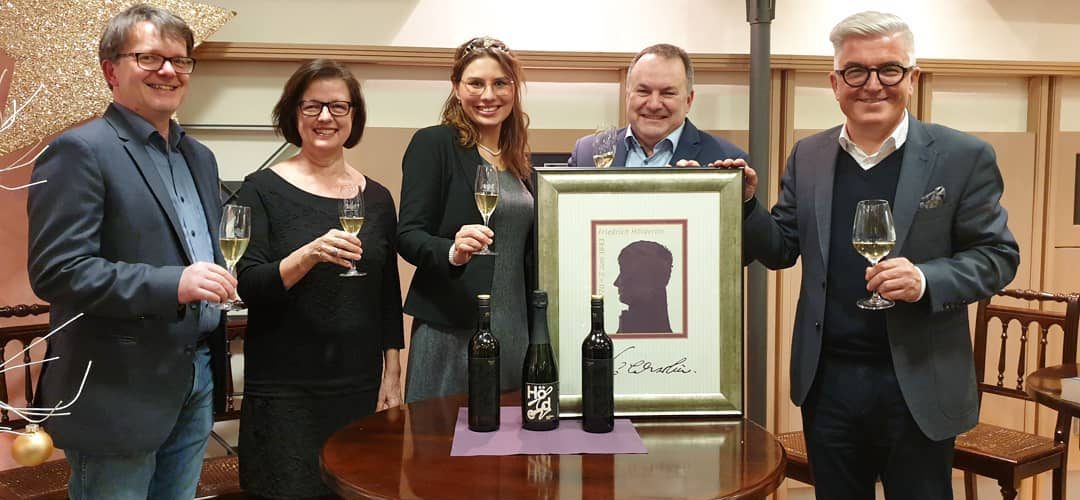 Michael Schiefer, Eva Ehrenfeld, Tamara Elbl, Dietrich Rembold und Klaus-Peter Waldenberger präsentieren die Hölderlin-Weinkollektion.