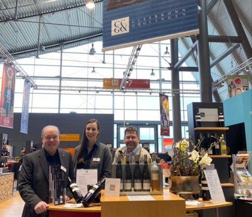 Mitarbeiter der Weingärtner Cleebronn-Güglingen am Gemeinschaftsstand der Weinheimat Württemberg auf der Intergastra 2020