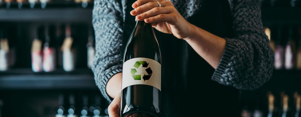 Weinflasche mit Recycle-Zeichen