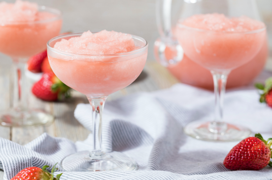 Rezept für einen leckeren Erdbeer-Sekt-Smoothie | Weinheimat Blog