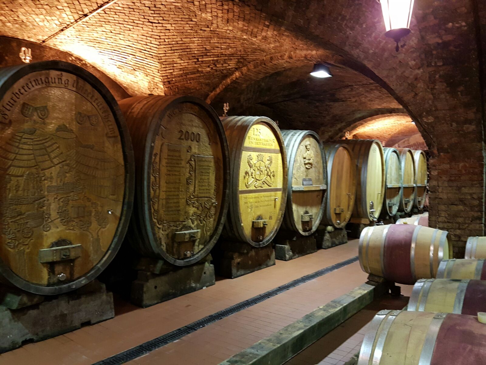 Holzfasskeller der Weinmanufaktur Untertürkheim