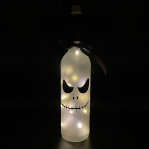 Halloween DIY: Skelett Flasche beleuchtet