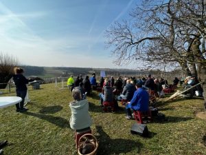 Mehrere Teilnehmer des Projekts der Weingärtner Marbach zum Erhalt der Terrassenweinberge