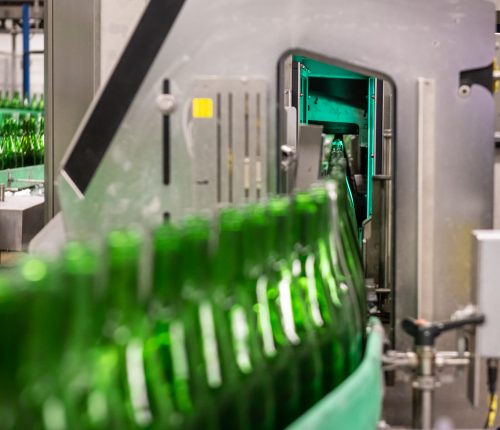 Flaschenreinigung der WSG, hier werden künftig auch die 0,75 Liter Mehrwegflaschen gespült