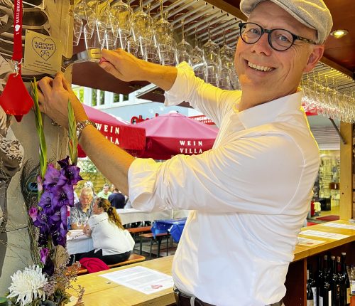 Steffen Schoch, Geschäftsführer der Heilbronn Marketing GmbH, bei einer Weinveranstaltung