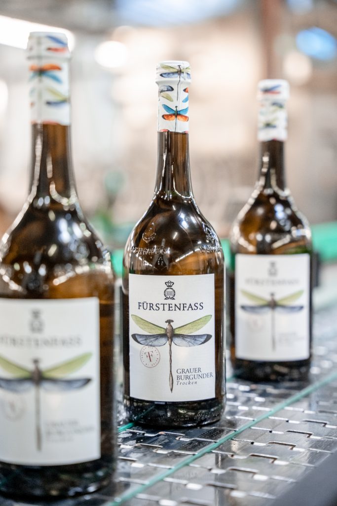 Der Graue Burgunder der Weinkellerei Hohenlohe in der 0,75 Liter Mehrwegflasche