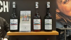 Drei Weine der neuen Mehrweglinie der Weinkellerei Hohenlohe am ProWein-Stand 2024