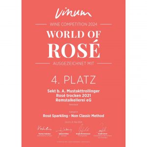 Urkunde des Muskattrollinger Rosé Sekt trocken der remstalkellerei bei "World of Rosé 2024" des Magazins "Vinum".